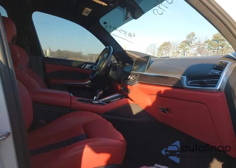 2021 BMW X5 M z USA, uszkodzony, nr VIN 5YMJU0C06M9F62470